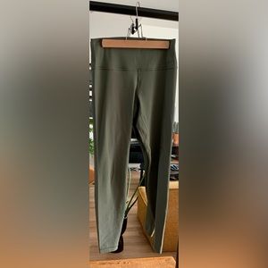 Lululemon Align ribbed legging in nice neutral evergreen colour.